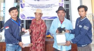 Mahasiswa KKN Universitas Muhammadiyah Gresik (UMG) Bantu Petani Terapkan Probiotik Alami Budidaya Perikanan