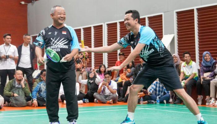 Mendikdasmen dan Wamenpora Menang di Laga Eksibisi Liga Bulutangkis Kemendikdasmen 2025