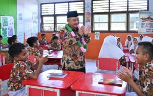 Mendikdasmen Tebar Semangat Literasi di Maluku Utara: Siswa Antusias!