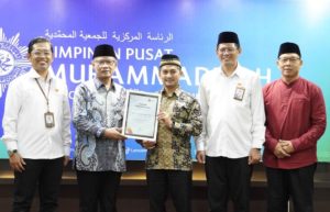 Haedar Nashir Terima Penganugerahan Lifetime Achievement
