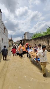 Rumah Zakat Kirim Relawan untuk Evakuasi Warga Terdampak Banjir Jabodetabek