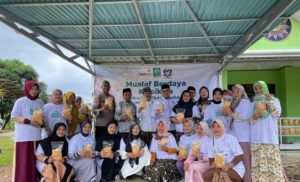 Lazismu Berdayakan Mualaf dalam Produk KripikMu dan Pengolahan Ikan Asin di Mentawai