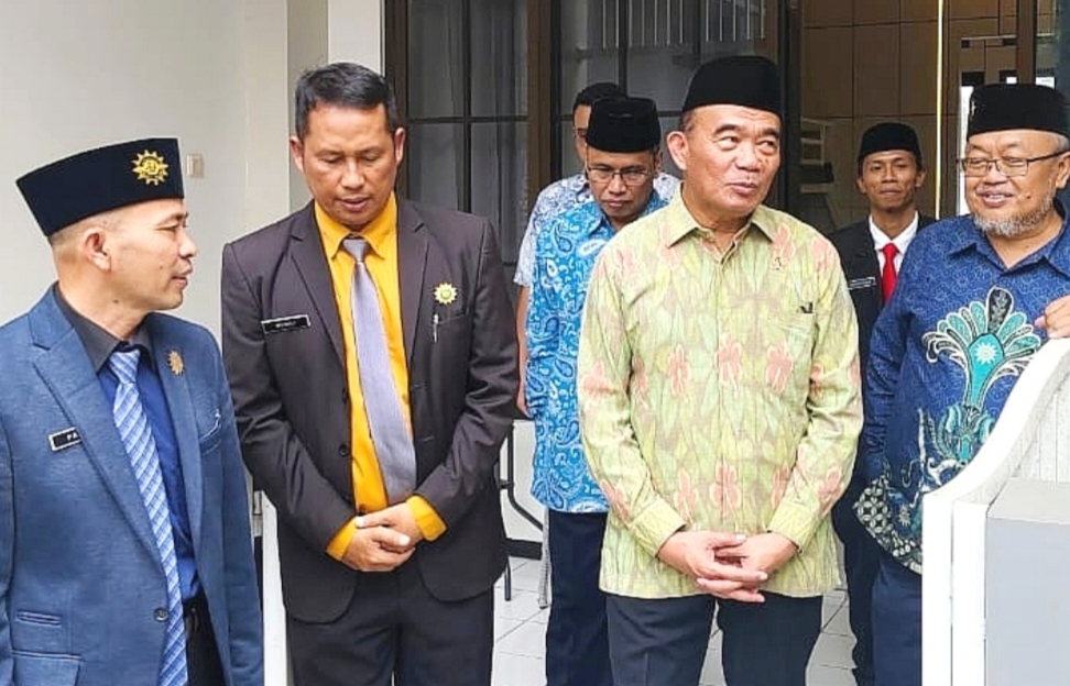 Muhadjir Effendy Apresiasi Perkembangan PEM Gondanglegi, Dorong Santri Berkiprah di TNI, Polri, dan Dunia Usaha
