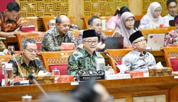 Kemendikdasmen Percepat Transformasi Pendidikan: Dari Wajib Belajar 13 Tahun hingga Kurikulum AI