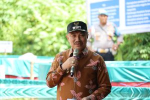 Tebar Benih Lele, Wawali Harris Bobihoe Dukung Program Ketahanan Pangan Nasional