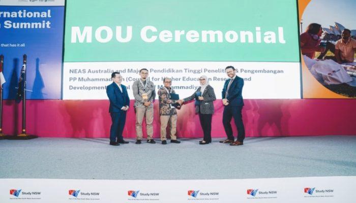 Muhammadiyah dan NEAS Australia Teken MoU untuk Tingkatkan Kualitas Pengajaran berbasis Bahasa Inggris di Indonesia