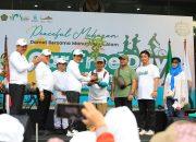 Menag Bagikan Bibit Pohon di CFD Syiar Muharam 1447 H, Gencarkan Ekoteologi