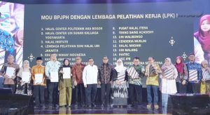 BPJPH Ganjar Penghargaan dan Hadiah Bagi LP3H dan P3H Berkinerja Tinggi di Puncak Acara IIHF 2025