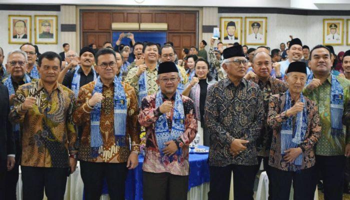 Mendikdasmen Abdul Mu’ti Terima Penghargaan “75 Tokoh Pamomong Jawa Tengah” dari Suara Merdeka Network