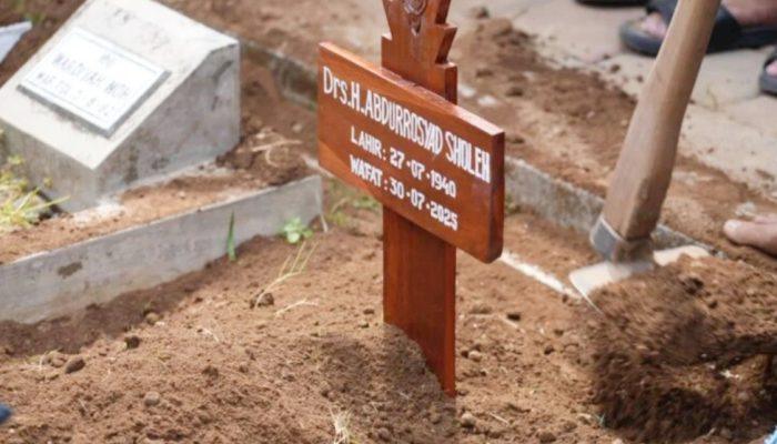 Keteladanan Pak Rosyad: Sederhana, Taat Azas