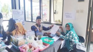 Sertifikat Halal BPJPH di Tengah Bazaar UMKM Diberikan KUA Samigaluh saat HUT Kemerdekaan RI
