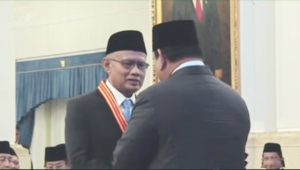 Ketua Umum dan Sekum Terima Bintang Mahaputera Utama, Sekjen MUI Sampaikan Apresiasi dan Jadikan Teladan Membangun Peradaban Bangsa