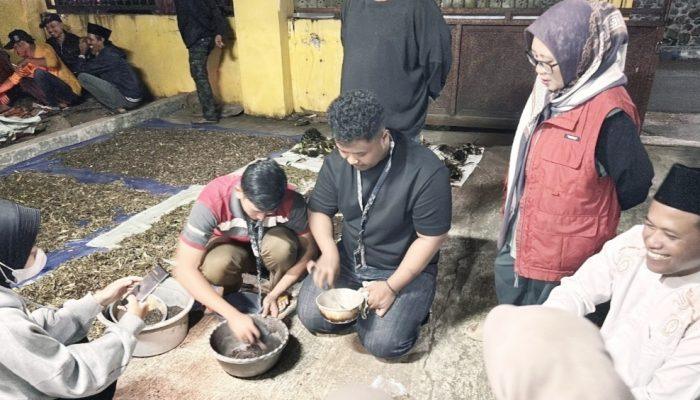 Briket dari Eceng Gondok: Inovasi Mahasiswa Universitas Muhammadiyah Malang (UMM) untuk Desa Kaumrejo