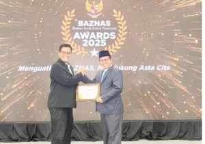 Lazismu Diganjar Penghargaan sebagai Penghimpun ZIS Terbaik dari BAZNAS
