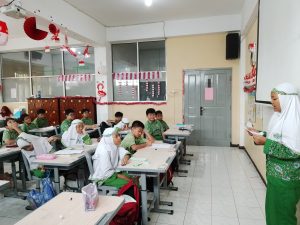 Murid SD Muhammadiyah PK Solo Peringati Maulid Nabi Melalui Story Telling