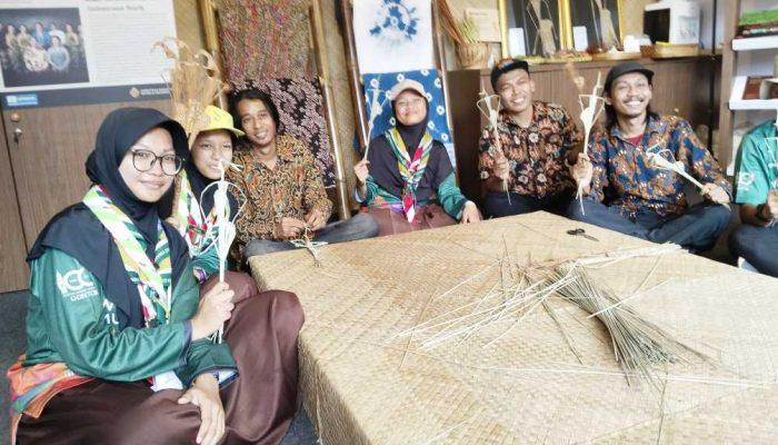 Kementerian Kebudayaan RI Perkenalkan Ketrampilan Membuat Wayang Suket yang Unik pada Gen-Z
