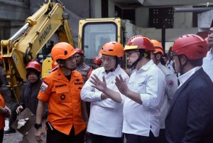 Menag Salurkan Bantuan dan Tinjau Pesantren Al Khoziny Seraya Berharap agar Kejadian Tidak Terulang