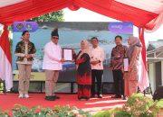 Kepala BPJPH Serahkan Sertifikat Halal di Desa Wisata Pulau Penyengat, Jadikan Halal sebagai Mesin Pertumbuhan Ekonomi