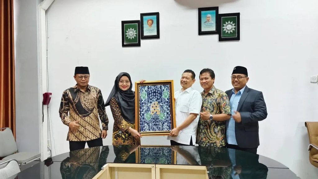 Ketua Majelis Dikdasmen dan PNF Pusat Re-Launching Batik Resmi Dikdasmen Nasional