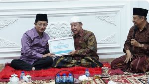 Silaturahim ke Buntet, Menag Salurkan Bantuan dan Diskusi Pesantren Ramah Anak
