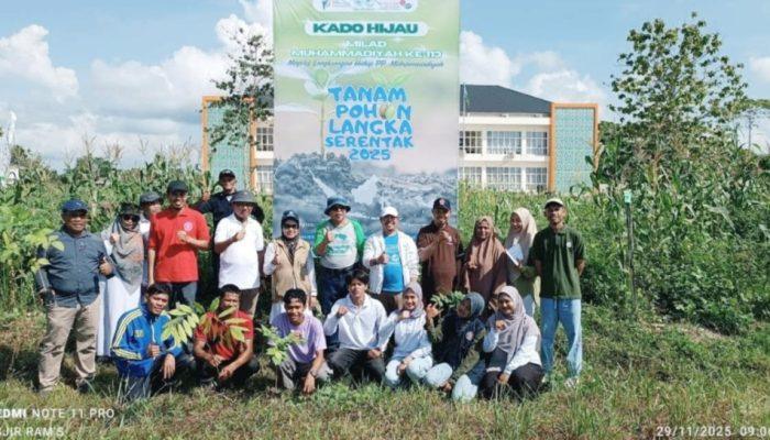 Milad ke-113 Muhammadiyah Sultra Lakukan Kegiatan Tanam Pohon Langka