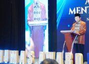 Menag Apresiasi Insan Humas dan Serahkan Bantuan Rp155,5 Miliar untuk Korban Bencana Alam