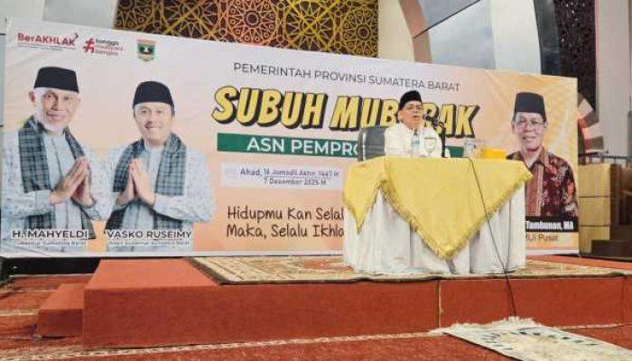 Tausiyah Subuh Mubarok di Sumbar, Sekjen MUI: Perkuat Keimanan dan Kesabaran dalam Setiap Musibah