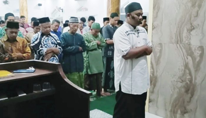Warga Muhammadiyah Batang Salat Tarawih Perdana Penuh Kekhusyukan